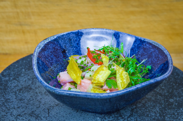 酸橘汁腌鱼菜。溢价秘鲁的食物。图片下载