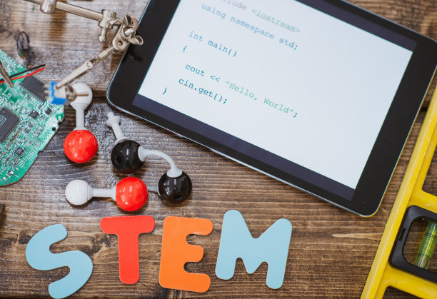 科学设备与“STEM”字照片图片下载