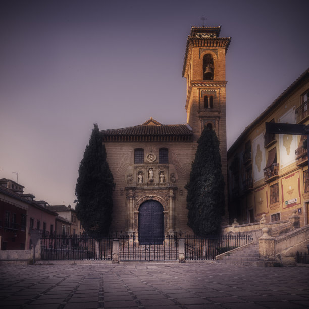 日落时分新广场的圣安妮教堂图片下载