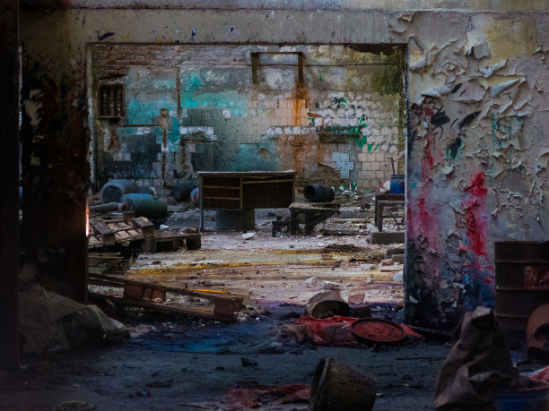 在废弃的厂房里的办公室图片下载