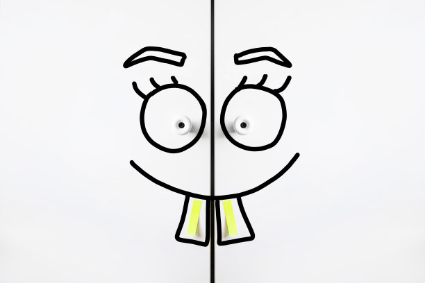 空白贴纸的便条，白色的抽屉把手，裁剪，微笑，标记，眼睛善良的女性两个门牙图片下载