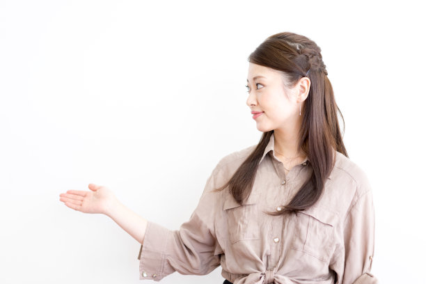 女人指着(微笑)图片下载