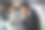 精疲力竭的商人在会议室里。图片下载