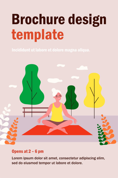 快乐的老奶奶在户外练习瑜伽图片下载