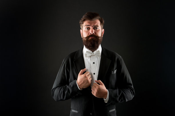 Classy指的是更时尚。时尚的新郎黑色背景。胡须男人正式时尚的外观。时尚和风格。舞会和婚礼服装。优雅和时尚图片下载