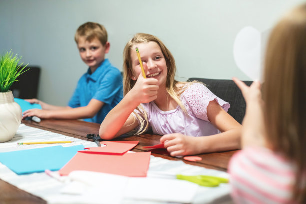 母亲节妈妈与孩子趣味手工活动摄影系列图片下载