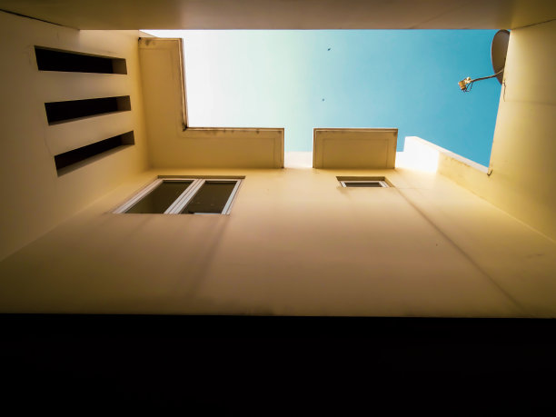 仰望天空图片下载