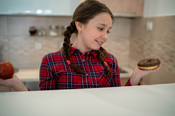 甜甜圈或苹果图片下载