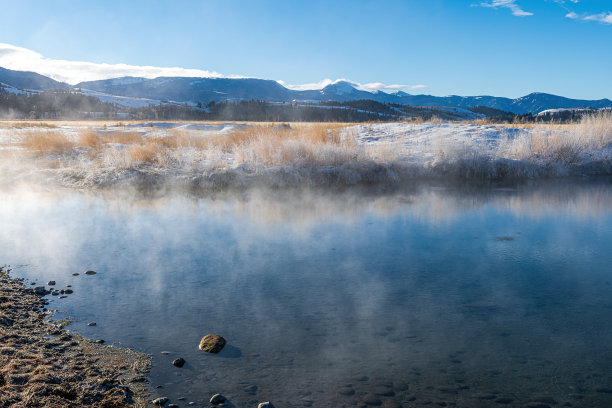 怀俄明州的大提顿国家公园，有冰雪和寒冷的温泉图片下载