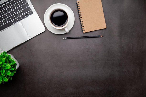 顶视图办公桌，现代办公办公桌工作空间。图片下载