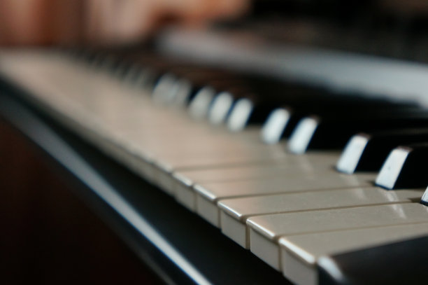 合成器或三角钢琴键关闭图片下载