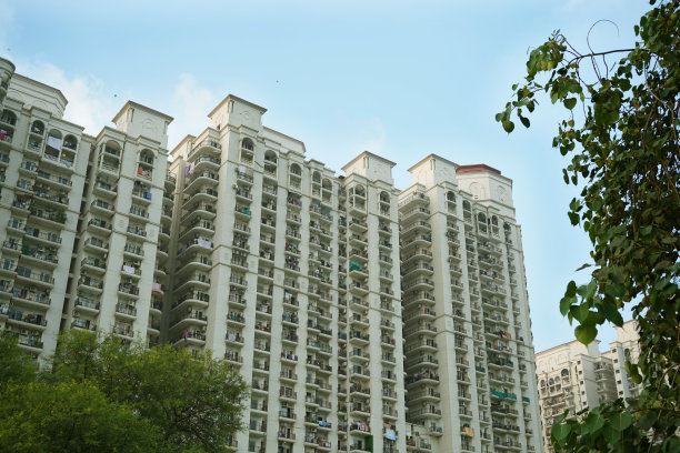 低角度的公寓在德里，房地产开发或公寓房子在德里，印度图片下载