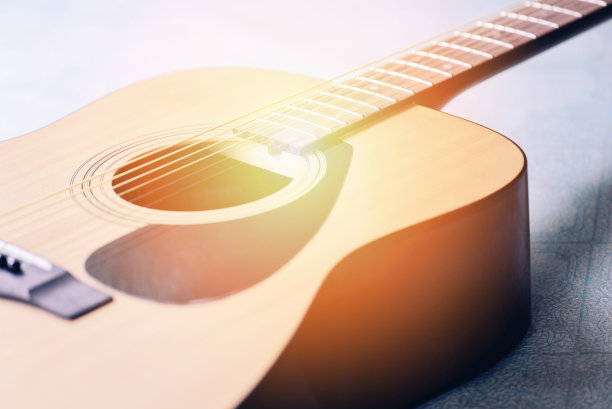 家庭爱好-近距离的原声吉他乐器的娱乐或爱好激情概念图片下载