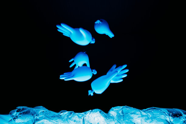 环境污染蓝手套聚乙烯图片下载