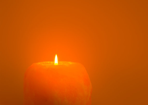 用燃烧的蜡烛装饰的静物图片下载