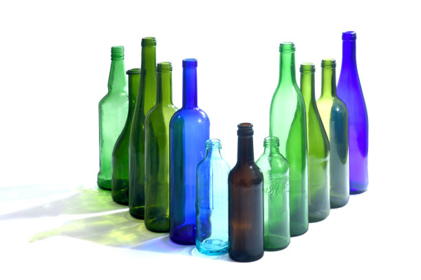 白色背景上的一组瓶子图片下载