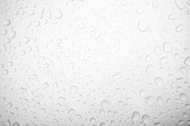 水滴在白色背景上的概念图片下载