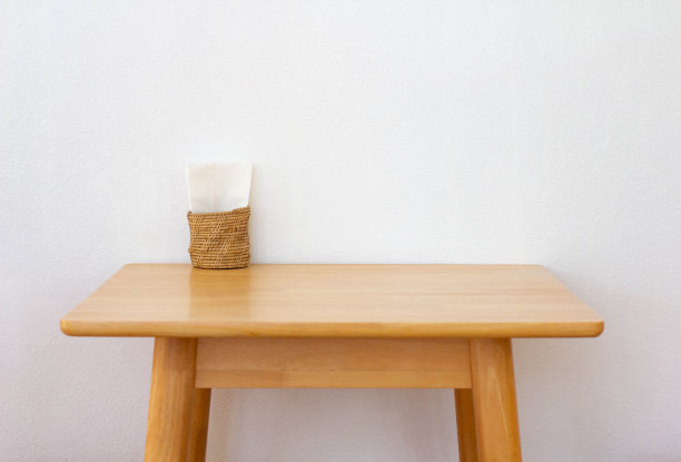 工作空间的木制书桌图片下载