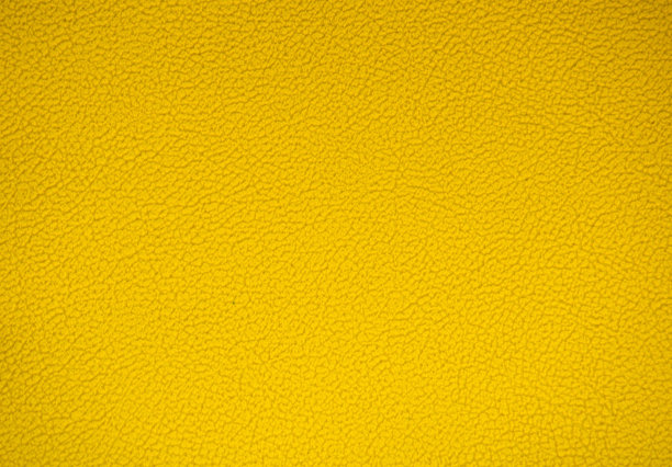 人工染成亮黄色的一小片真皮，有独特的小图案。图片下载