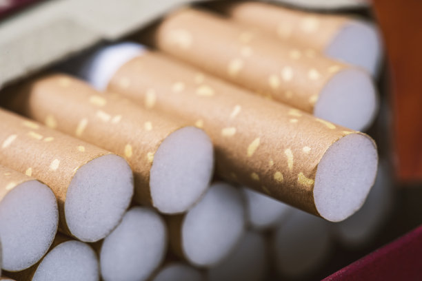 打开香烟包装盒图片下载