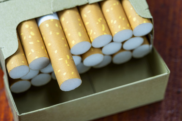 打开香烟包装盒图片下载