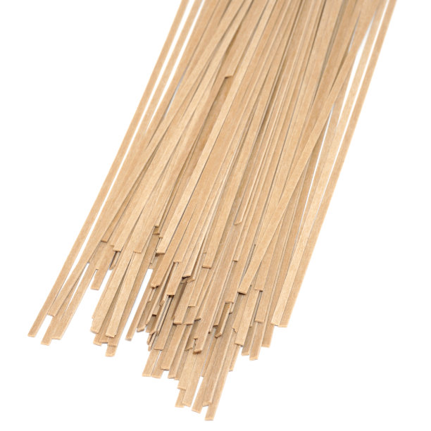 荞麦意面孤立在白色背景上图片下载