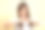 年轻的亚洲女子展示心形手势。图片下载