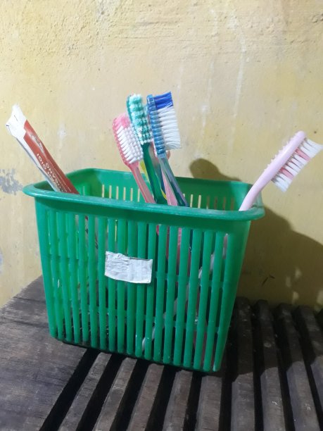 用于牙刷和牙膏等盥洗用品图片下载