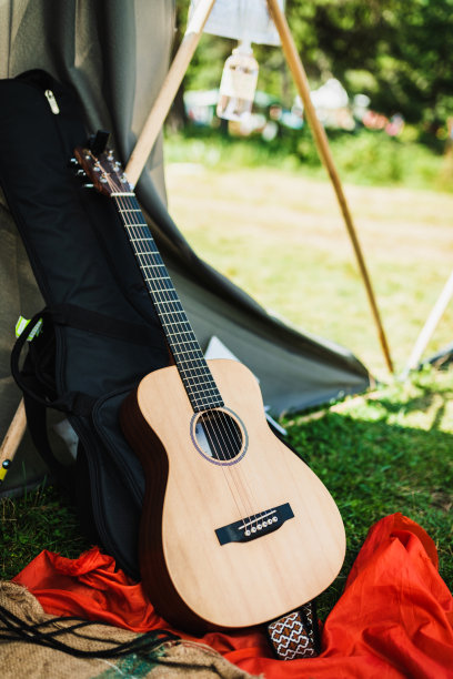 户外原声吉他库存照片图片下载