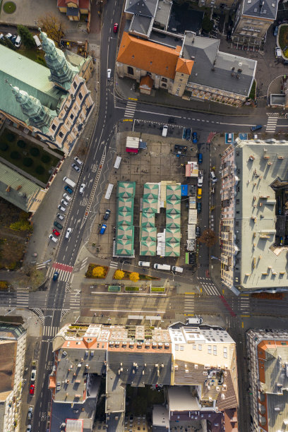 圣贝尔纳的广场图片下载