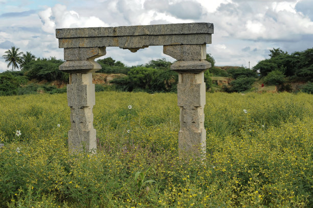 庙宇废墟或门的结构图片下载