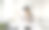 年轻漂亮的女建筑师，戴着虚拟现实眼镜图片下载