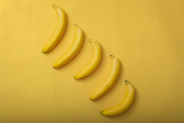 五根香蕉的照片。图片下载