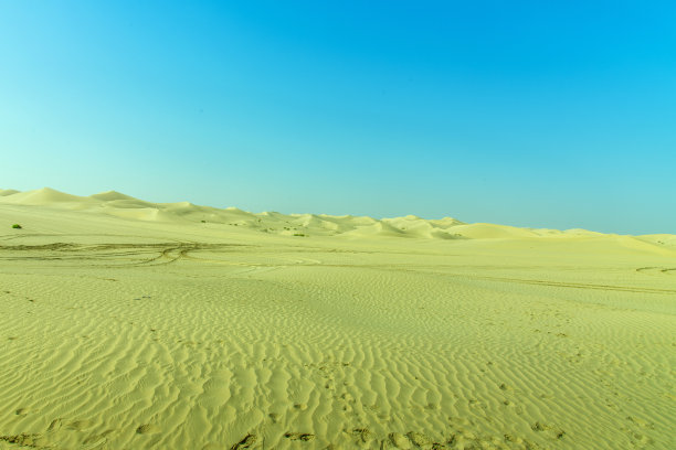 阿布扎比沙漠的白天图片下载