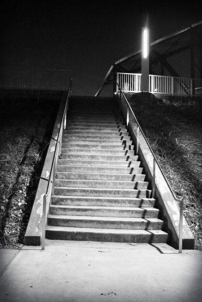 照亮楼梯图片下载