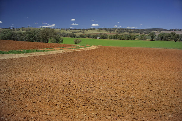 红色的土壤。图片下载