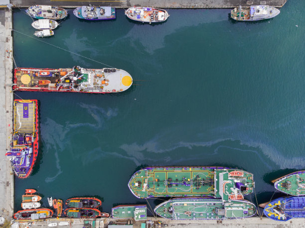 keratsini港口船只的航拍照片图片下载