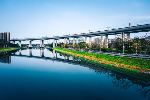 香港元朗区铁路的无人机图图片下载
