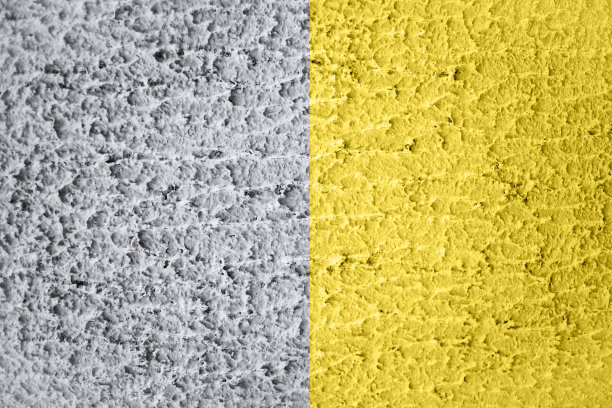 灰色和黄色的房子前面，结构与抹刀技术。图片下载