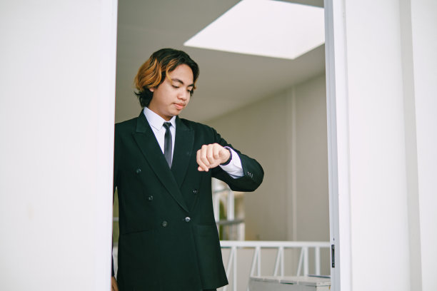 年轻时尚企业家的肖像图片下载