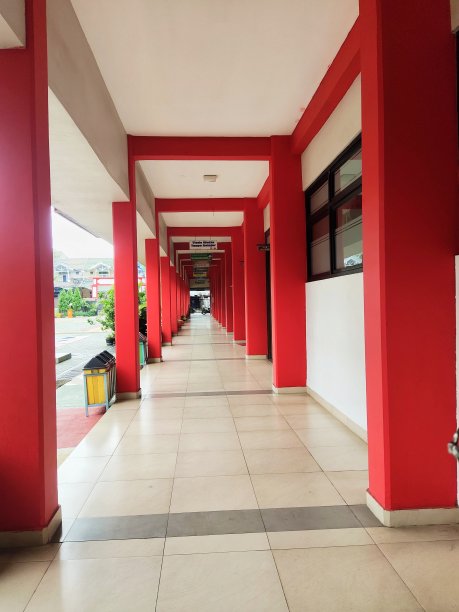 红色的柱子是坚固的图片下载