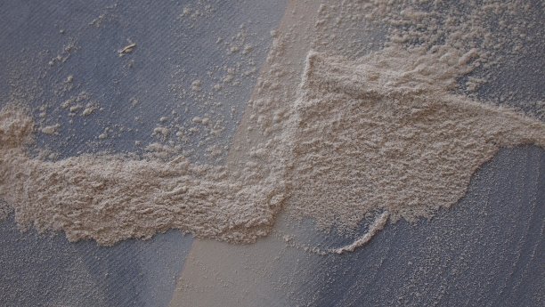 美式台球(美式台球)的游戏台面(床头柜)连接处去除多余腻子的工艺图片下载