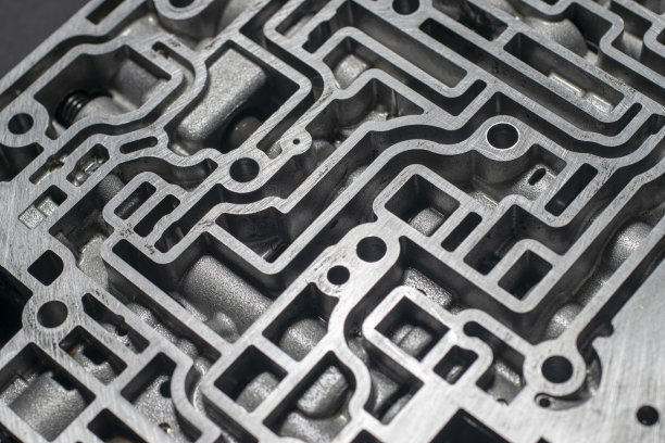 自动变速器控制中心变速器阀体黑色背景图片下载