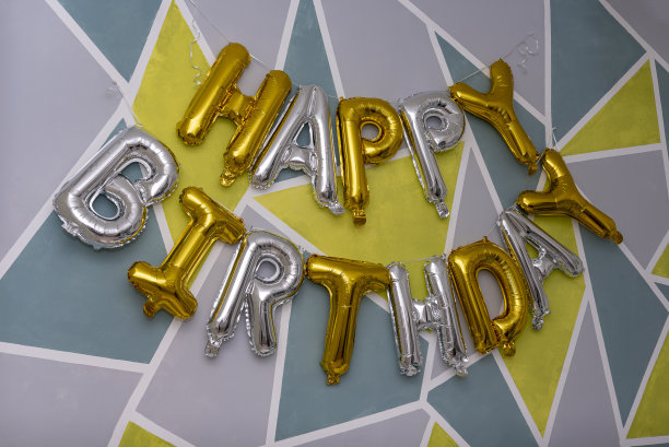 金色充气气球生日快乐字样图片下载