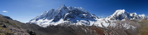 美丽的雪山和蓝天图片下载