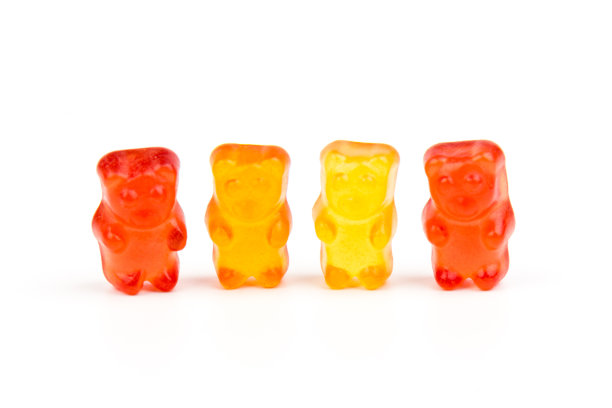 儿童维生素以熊的形式排列。很多五颜六色的儿童果冻糖果。图片下载