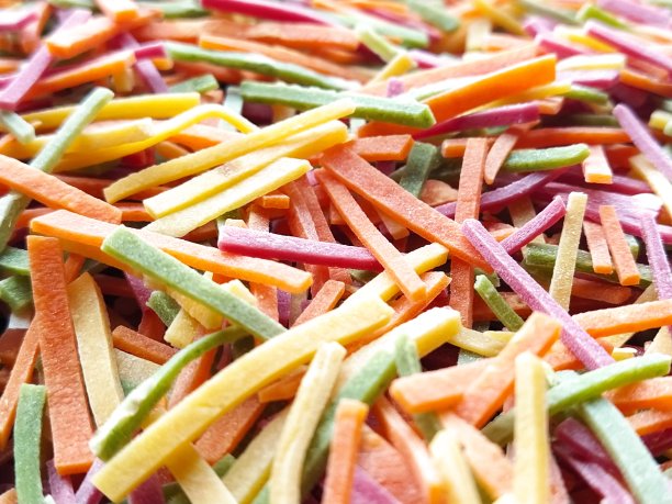 彩色干燥的素食面条图片下载