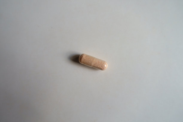 单粒粉红色益生菌膳食补充剂胶囊图片下载