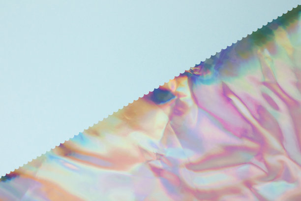 抽象蜡笔彩色纸纹理与插入彩虹色全息箔。图片下载