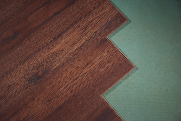 新的强化地板安装图片下载